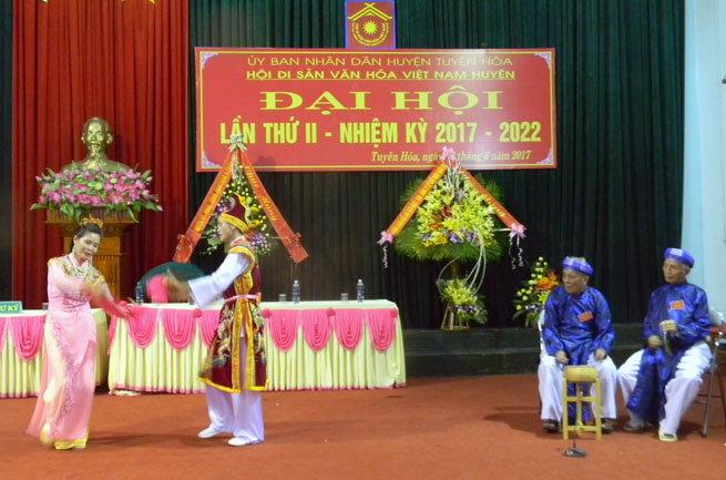 Một tiết mục Ca trù chào mừng Đại hội Hội Di sản văn hóa Việt Nam huyện Tuyên Hóa nhiệm kỳ 2017-2022.