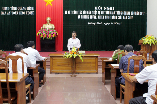Đồng chí Nguyễn Hữu Hoài, Phó Bí thư Tỉnh ủy, Chủ tịch UBND tỉnh, Trưởng Ban ATGT tỉnh chủ trì tại hội nghị