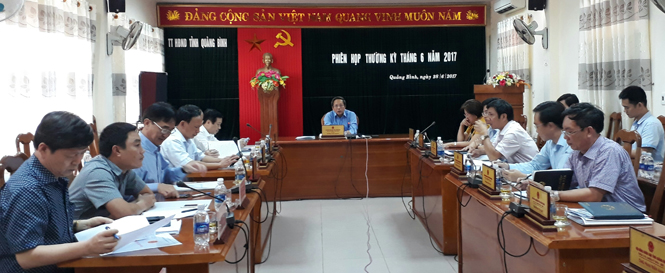 Đồng chí Chủ tịch HĐND tỉnh Hoàng Đăng Quang chủ trì phiên họp