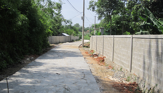 Nhiều tuyến đường giao thông liên thôn đang được xã Cam Thủy hoàn thành.