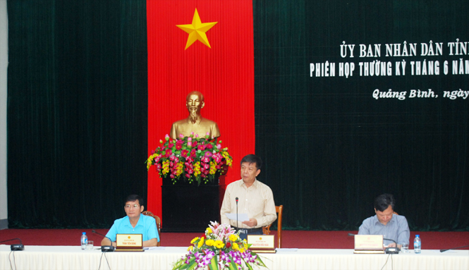 Đồng chí Nguyễn Hữu Hoài, Phó Bí thư Tỉnh ủy, Chủ tịch UBND tỉnh phát biểu kết luận hội nghị.