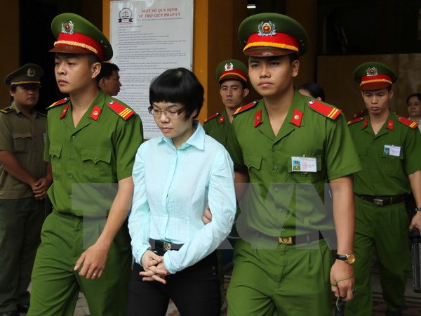 Bị cáo Huỳnh Thị Huyền Như bị đưa ra xét xử tại Tòa án Nhân dân Thành phố Hồ Chí Minh. (Ảnh: Thanh Vũ/TTXVN)