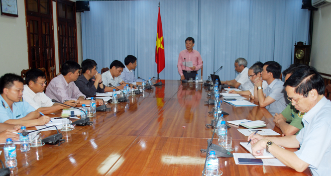 Đồng chí Nguyễn Hữu Hoài, Phó Bí thư Tỉnh ủy, Chủ tịch UBND tỉnh phát biểu kết luận tại buổi làm việc.