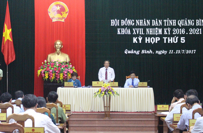 Đồng chí Chủ tịch HĐND tỉnh Hoàng Đăng Quang điều hành phiên họp chất vấn và trả lời chất vấn