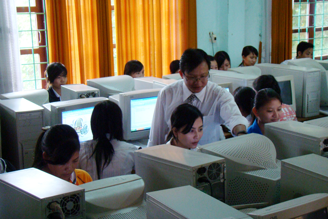 Hoạt động đào tạo nghề tại Trường trung cấp Kinh tế Quảng Bình.