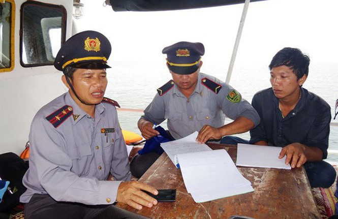 Lực lượng Kiểm ngư tăng cường tuần tra tình trạng tàu giã cào công suất lớn ngoại tỉnh vi phạm vùng ven biển của tỉnh.