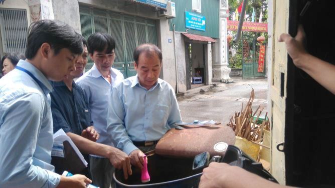  Kiểm tra việc phòng bệnh SXH ở quận Hoàng Mai, Hà Nội. 