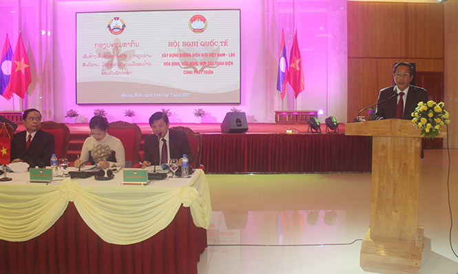 Đồng chí Hoàng Đăng Quang, Ủy viên Trung ương Đảng, Bí thư Tỉnh ủy, Chủ tịch HĐND tỉnh phát biểu tại hội nghị