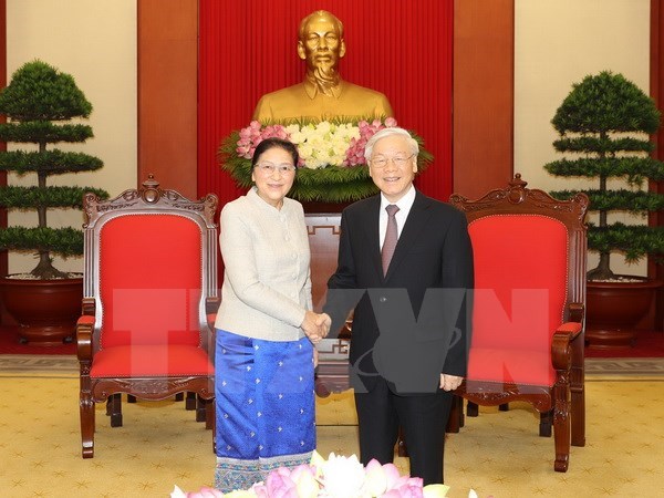Tổng Bí thư Nguyễn Phú Trọng tiếp Chủ tịch Quốc hội Lào Pany Yathotou. (Ảnh: Trí Dũng/TTXVN)