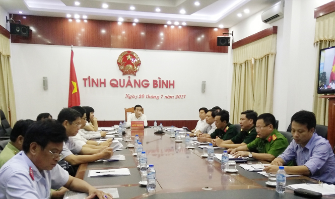 Đồng chí Nguyễn Xuân Quang, Ủy viên Thường vụ Tỉnh ủy, Phó Chủ tịch Thường trực UBND tỉnh chủ trị hội nghị tại điểm cầu Quảng Bình.