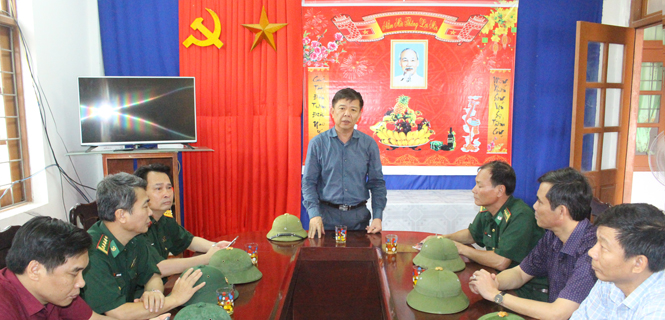 Đồng chí Nguyễn Hữu Hoài làm việc với các ngành chức năng và UBND thị xã Ba Đồn.