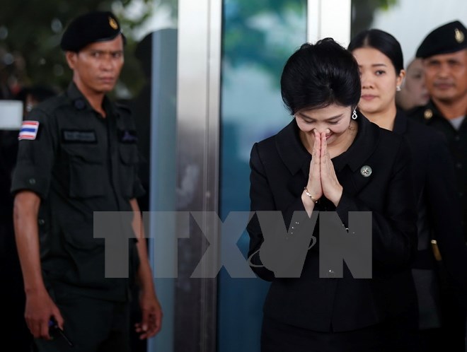 Bà Yingluck Shinawatra rời Tòa án Tối cao ở Bangkok ngày 21-7. (Nguồn: AFP/TTXVN)