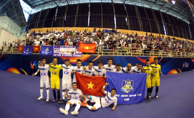 Các cầu thủ Thái Sơn Nam ăn mừng sau khi giành HCĐ Giải utsal các CLB châu Á 2017. Ảnh: N.K