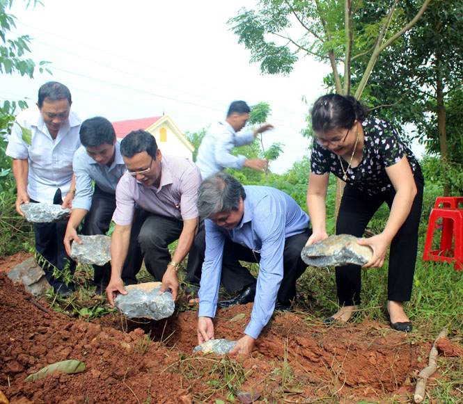 Lễ khởi công xây dựng nhà nội trú cho giáo viên ở xã Quảng Thạch, Quảng Trạch