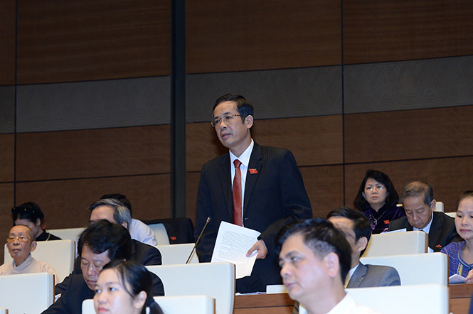 Đồng chí Phó Bí thư Thường trực Tỉnh ủy Trần Công Thuật phát biểu tại kỳ họp thứ nhất, Quốc hội khoá XIV.