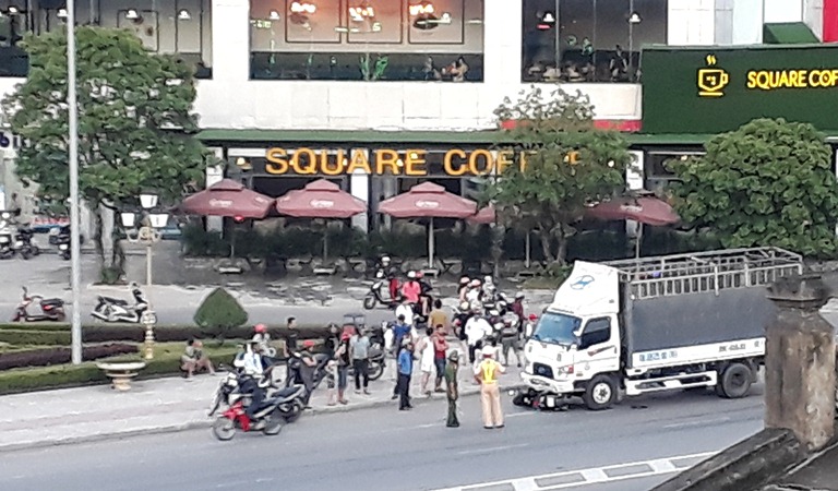Hiện trường vụ va chạm giao thông trên đường Quang Trung (thành phố Đồng Hới)