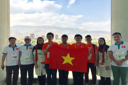 Đội tuyển học sinh Việt Nam tham dự Olympic Tin học quốc tế năm 2017 tại nước Cộng hòa Hồi giáo Iran