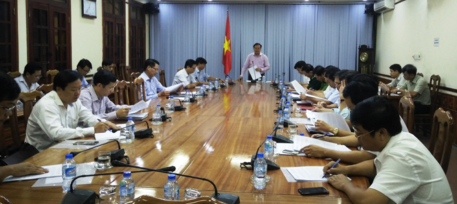 Đồng chí Lê Minh Ngân, Tỉnh ủy viên, Phó Chủ tịch UBND tỉnh, chỉ đạo thực hiện bảo vệ và phát triển nguồn lợi thủy sản.