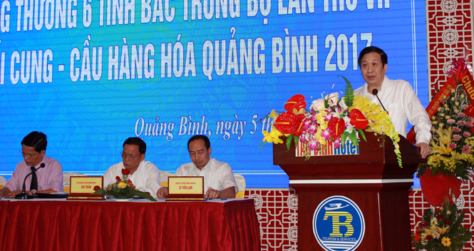 Đồng chí Nguyễn Xuân Quang, Ủy viên Ban Thường vụ Tỉnh ủy, Phó Chủ tịch Thường trực UBND tỉnh phát biểu tại hội nghị.