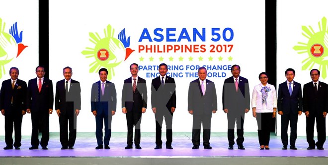 Các Ngoại trưởng tại lễ khai mạc Hội nghị AMM lần thứ 50 ở Manila (Philippines) ngày 5-8. (Nguồn: EPA/TTXVN)