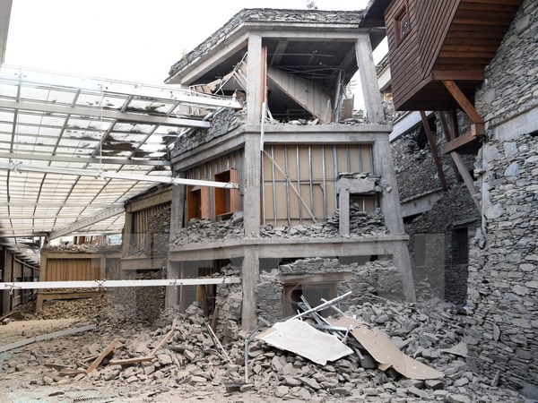 Ngôi nhà bị hư hai sau trận động đất tại Tứ Xuyên ngày 9-8. (Nguồn: THX/TTXVN)