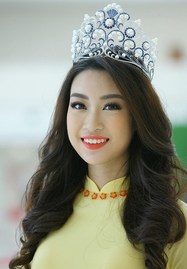  Hoa hậu Đỗ Mỹ Linh đang chờ hoàn tất thủ tục để dự thi Hoa hậu Thế giới 2017