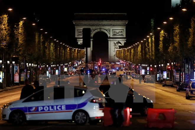 Đại lộ Champs-Elysées. (Nguồn: AFP/TTXVN)  Ads by AdAsia