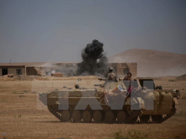 Các thành viên Lữ đoàn Abbas ủng hộ Lực lượng Chính phủ Iraq tham gia chiến dịch giải phóng thành phố Tal Afar ngày 20-8. (Nguồn: AFP/TTXVN)