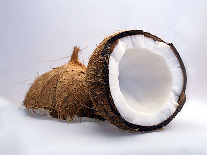 Dừa: Bạn có thể sử dụng dầu dừa để nấu ăn, thưởng thức nước ép hoặc ăn sống. Nó làm kiềm chế axit trong cơ thể của bạn.