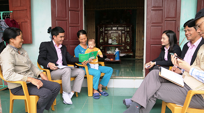 Phòng Giao dịch NHCSXH huyện Quảng Ninh luôn sát sao trong công tác giải ngân nguồn vốn ưu đãi.