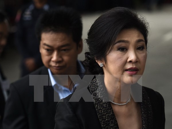 Cựu Thủ tướng Thái Lan Yingluck Shinawatra (phải) tại Tòa án tối cao ở thủ đô Bangkok ngày 1-8. (Nguồn: AFP/TTXVN)