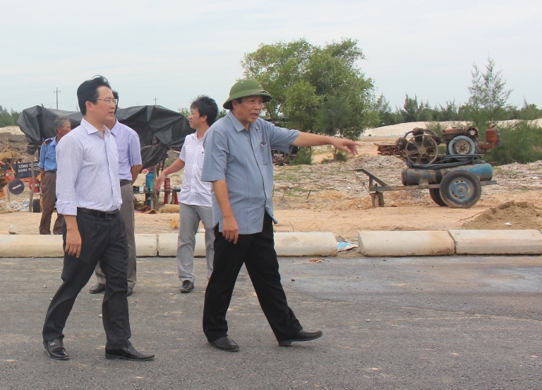 Đồng chí Bí thư Tỉnh uỷ Hoàng Đăng Quang kiểm tra tiến độ tuyến đường nối Gia Ninh – Hải Ninh