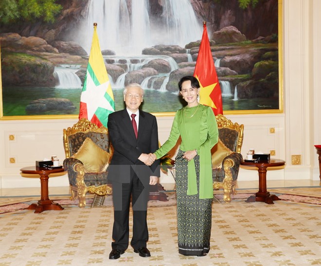 Tổng Bí thư Nguyễn Phú Trọng gặp riêng Cố vấn Nhà nước, Bộ trưởng Ngoại giao Myanmar, bà Aung San Suu Kyi. (Ảnh: Trí Dũng/TTXVN)  