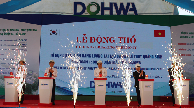 Các đồng chí lãnh đạo tỉnh tham dự lễ động thổ dự án điện năng lượng tái tạo Dohwa.