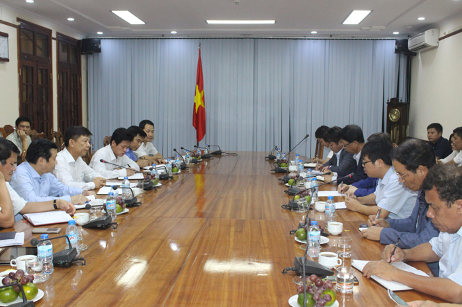 Đồng chí Nguyễn Hữu Hoài, Phó Bí thư Tỉnh ủy, Chủ tịch UBND tỉnh và lãnh đạo các sở, ngành làm việc với Tập đoàn DOHWA.