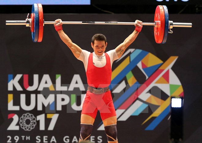 Thạch Kim Tuấn xuất sắc bảo vệ huy chương vàng nội dung cử giật nam hạng 56kg. (Ảnh: Quốc Khánh/TTXVN)