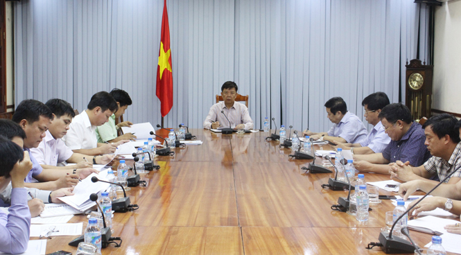 Đồng chí Nguyễn Hữu Hoài, Phó Bí thư Tỉnh ủy, Chủ tịch UBND tỉnh chủ trì buổi làm việc.     