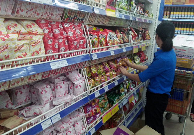 Siêu thị Co.op Mart Quảng Bình sẵn sàng cung ứng đủ hàng hóa, nhu yếu phẩm thiết yếu khi có bão lụt xảy ra.