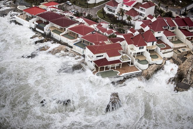 Bão Irma tấn công đảo Saint Martin ở Caribe. (Nguồn: AFP)