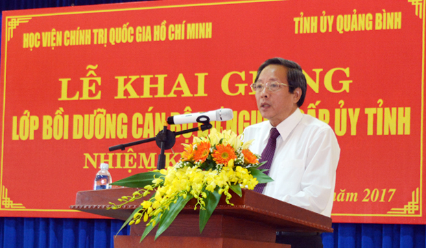 Đồng chí Hoàng Đăng Quang, Uỷ viên Trung ương Đảng, Bí thư Tỉnh ủy, Chủ tịch HĐND tỉnh phát biểu tại lễ khai giảng.