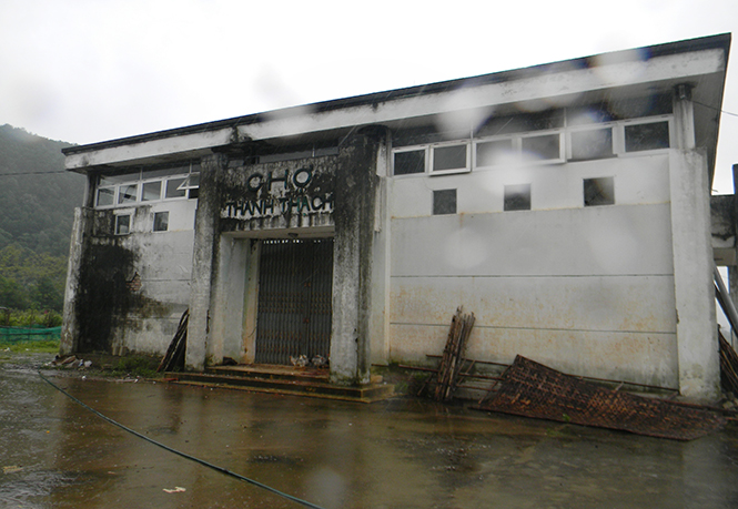 Một công trình bỏ hoang ở xã Thanh Thạch do sự buông lỏng trong công tác quản lý, điều hành của một số cán bộ chủ chốt tại địa phương.