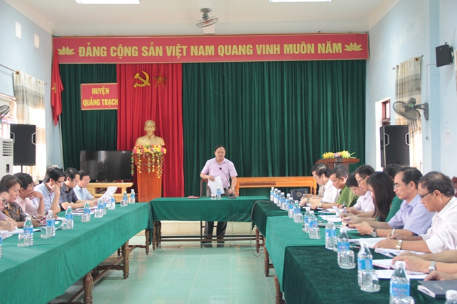   Đồng chí Lê Minh Ngân, Tỉnh ủy viên, Phó Chủ tịch UBND tỉnh UBND tỉnh chủ trì buổi làm việc với UBND huyện Quảng Trạch về công tác bồi thường, hỗ trợ thiệt hại do sự cố môi trường biển.