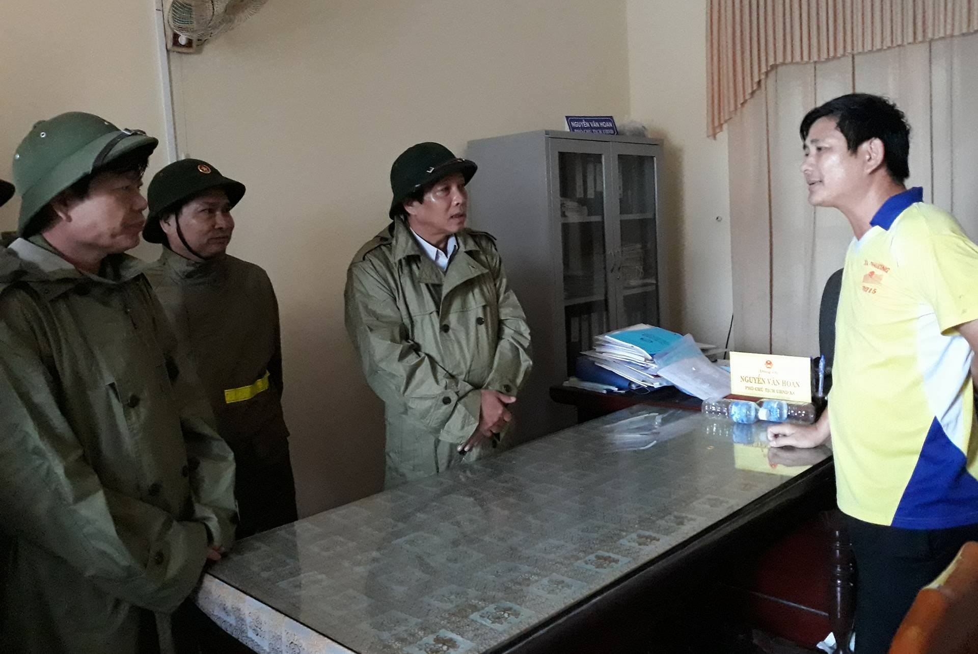 Đồng chí Bí thư Tỉnh ủy chỉ đạo công tác phòng chống bão số 10 tại xã Quang Phú