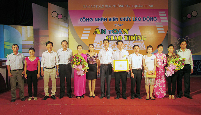 Công đoàn ngành GTVT Quảng Bình đạt giải nhất cuộc thi CNVCLĐ với ATGT năm 2012.