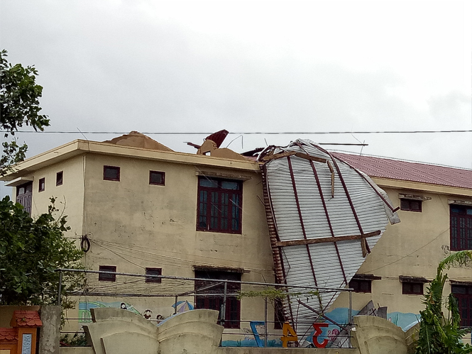 Bão đã làm tốc mái hoàn toàn 1 dãy phòng học của Trường mầm non Đức Ninh Đông.