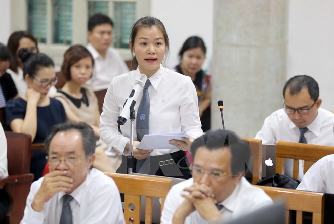 Luật sư Nguyễn Minh Phương bào chữa tại phiên tòa. (Ảnh: Doãn Tấn/TTXVN)