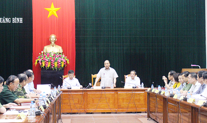 Thủ tướng Chính phủ Nguyễn Xuân Phúc phát biểu, chỉ đạo tại buổi làm việc.