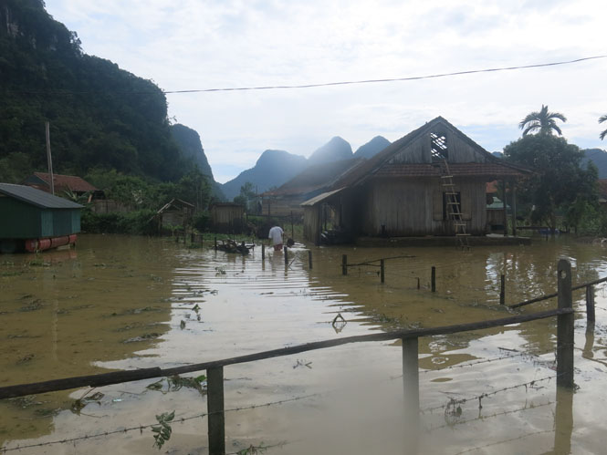 Nhiều nơi ở huyện Minh Hóa còn ngập lũ
