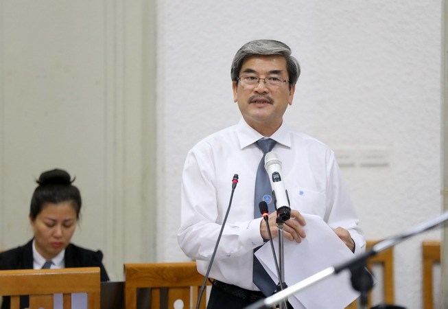 Luật sư Nguyễn Huy Thiệp bào chữa tại phiên toà. (Ảnh: Doãn Tấn/TTXVN)