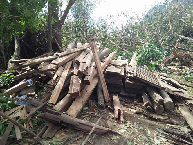 Nhiều ngôi nhà người dân Minh Hóa đã bị sập hoàn toàn